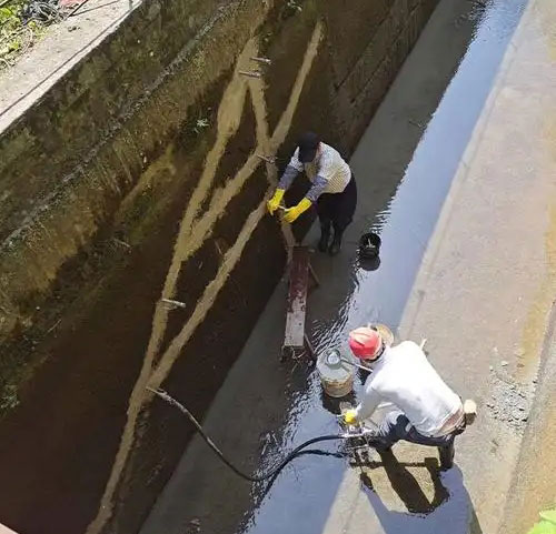 蒋湖农场污水池堵漏